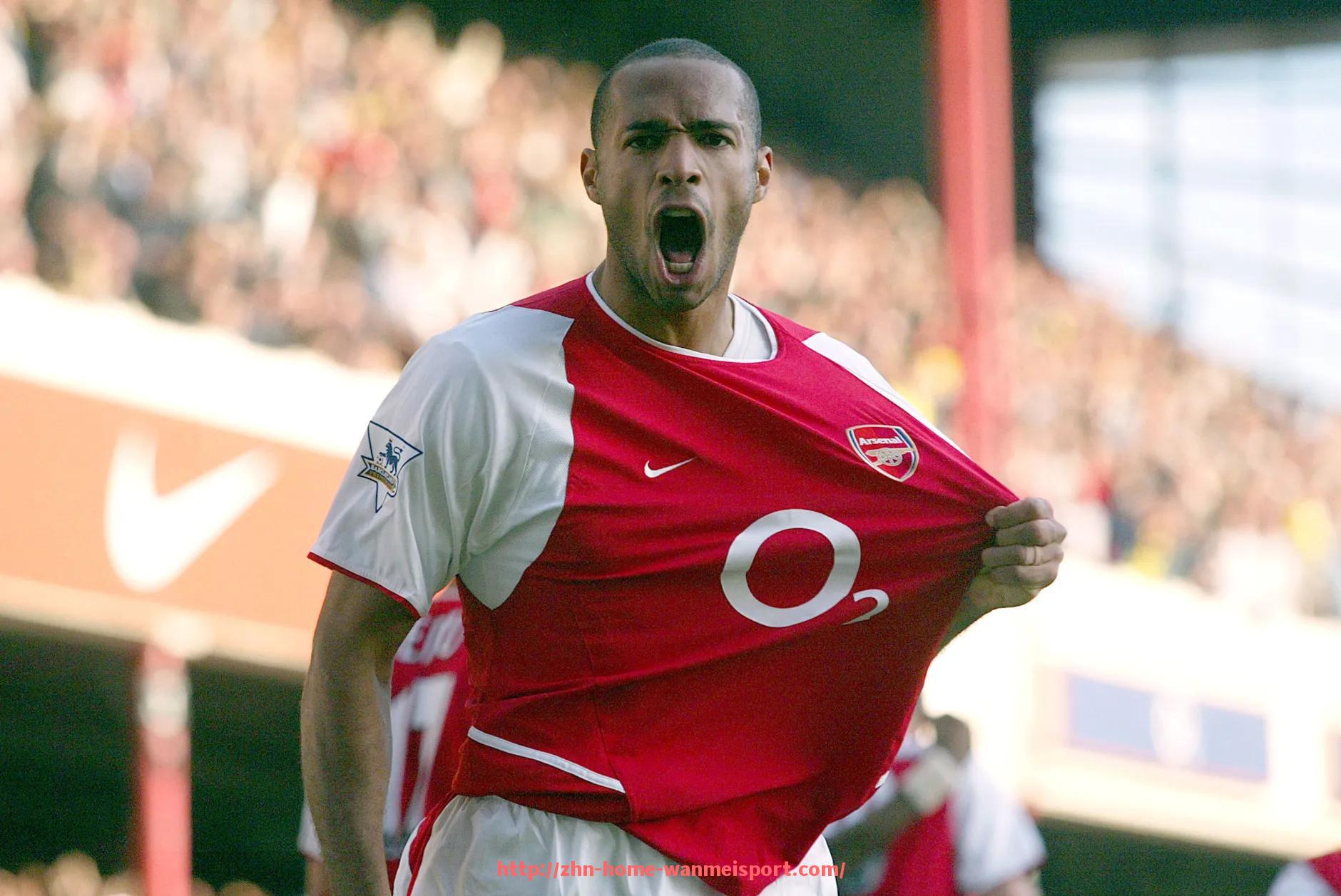 完美体育官方网站-英超球员佩戴臂带黑纱的事件及背景说明